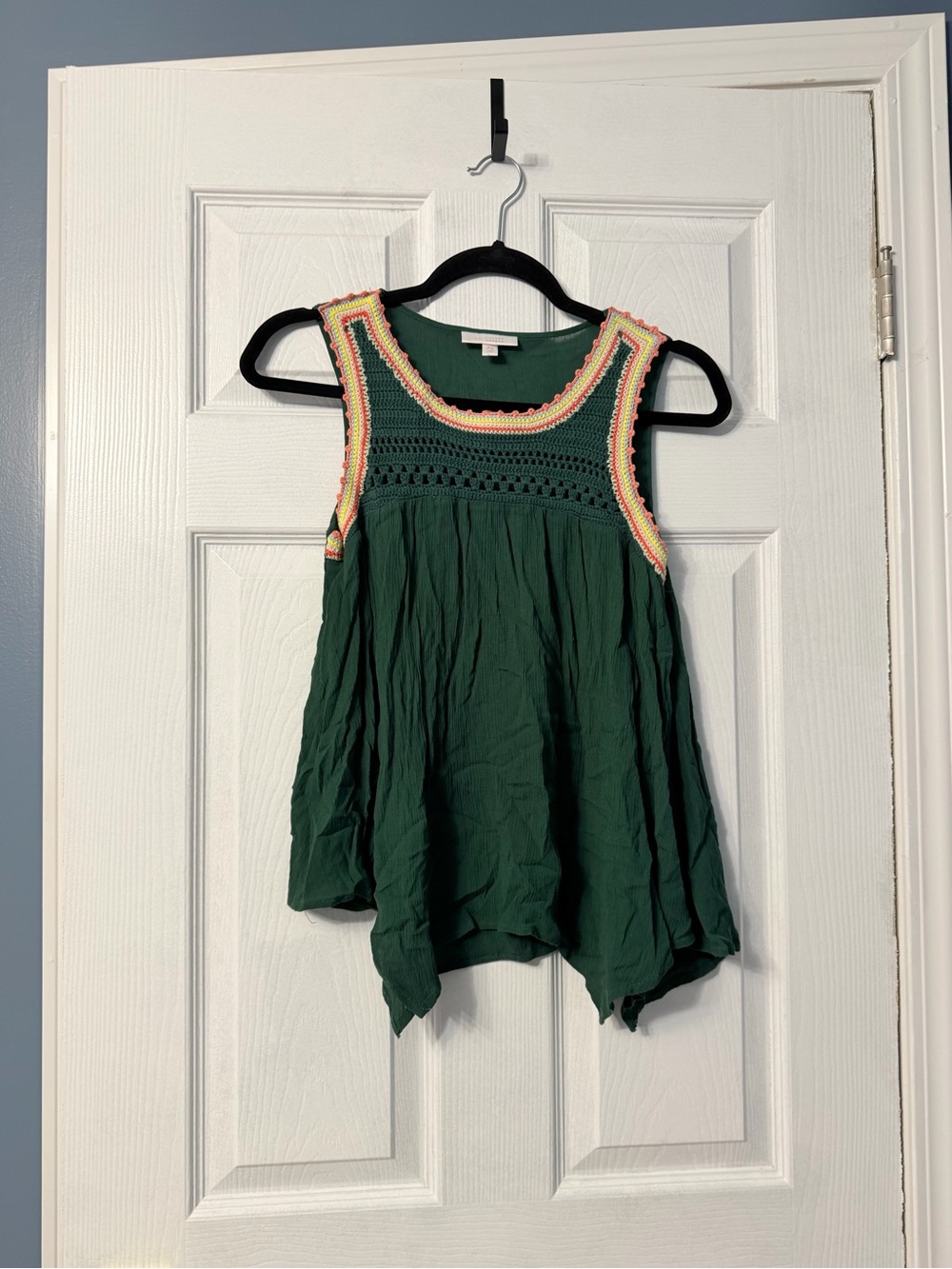 Lauren Conrad green tank top with crochet detail at neckline size xs